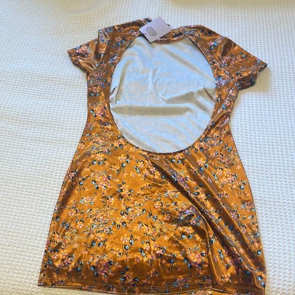 Too small - Picture 2 of 3